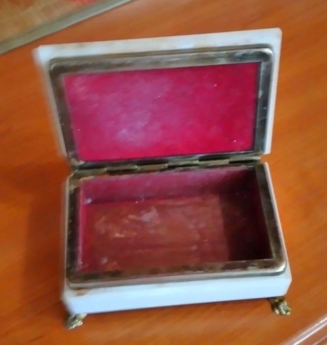 Продавам кутии за бижута