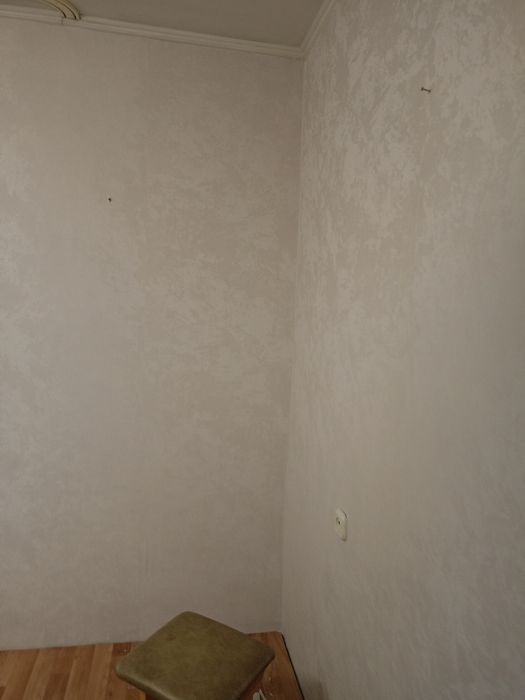 Поклейка обоев  .