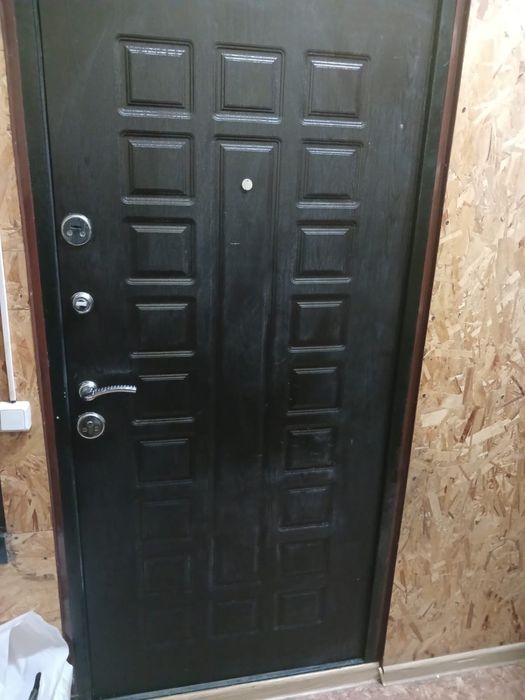 Срочно продаи входная дверь