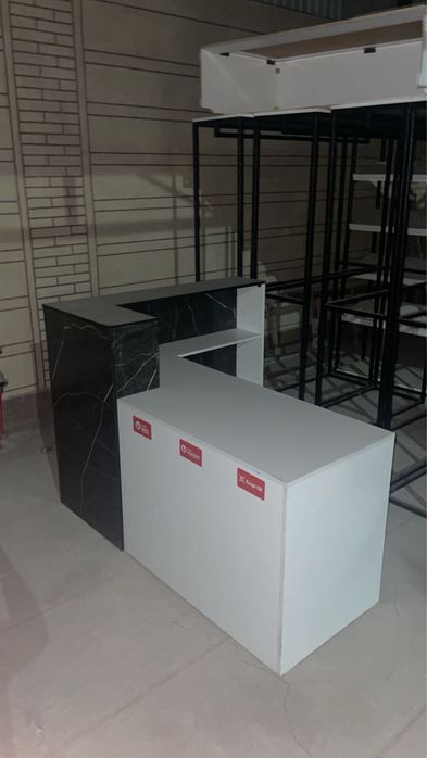 Полки для бутиков и маникены