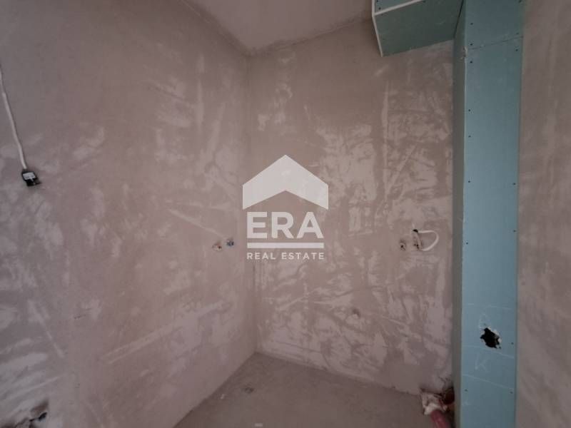 Продава се Двустаен апартамент в Варна, Бриз - 66 кв.м за 1043 €/кв.м - Снимка #9