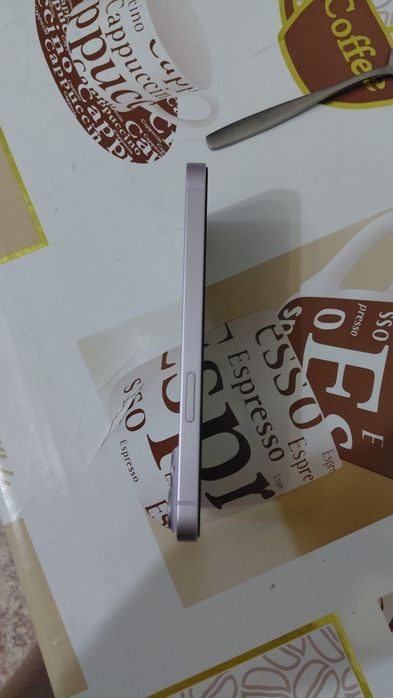 Iphone 14 color pink