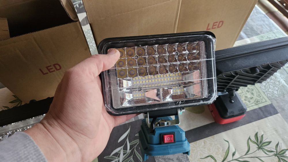 Proiector / Reflector / lampa pt baterii milwaukee/ Dewalt / Makita 18