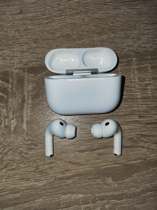 - AirPods Pro 3 -