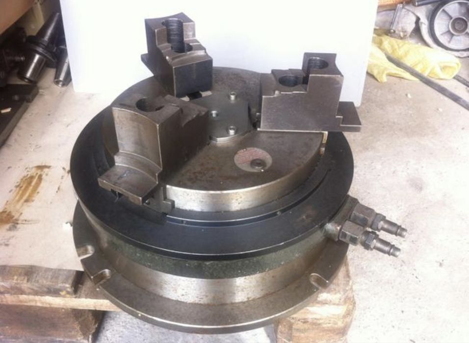 Хидравлично менгеме 3 челюстен патронник за фреза