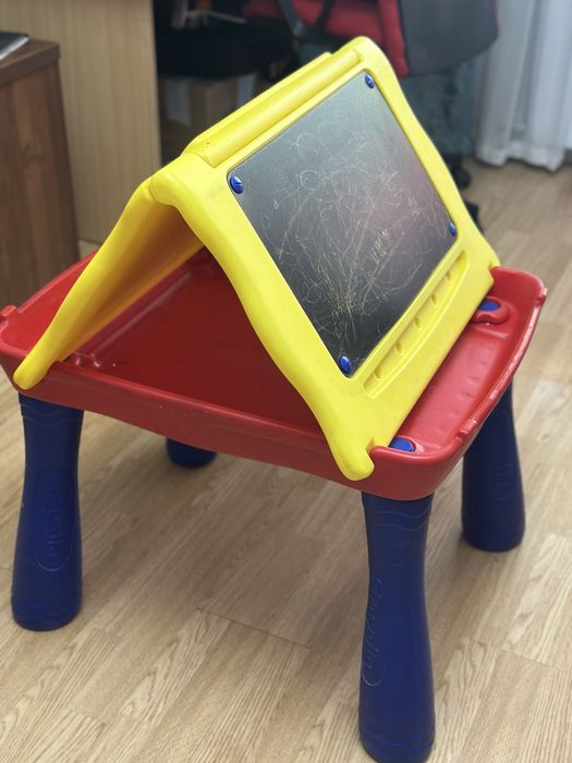 Детский стол и стулья