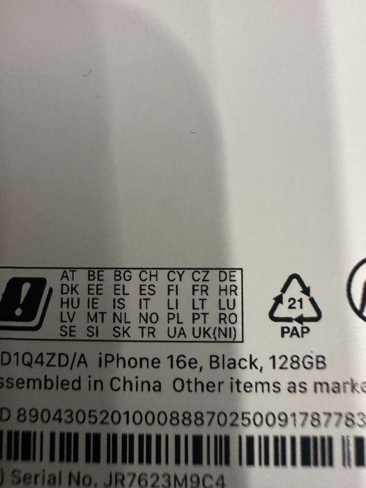 НЕОТВАРЯН Iphone 16e 128gb ЧЕРЕН или БЯЛ