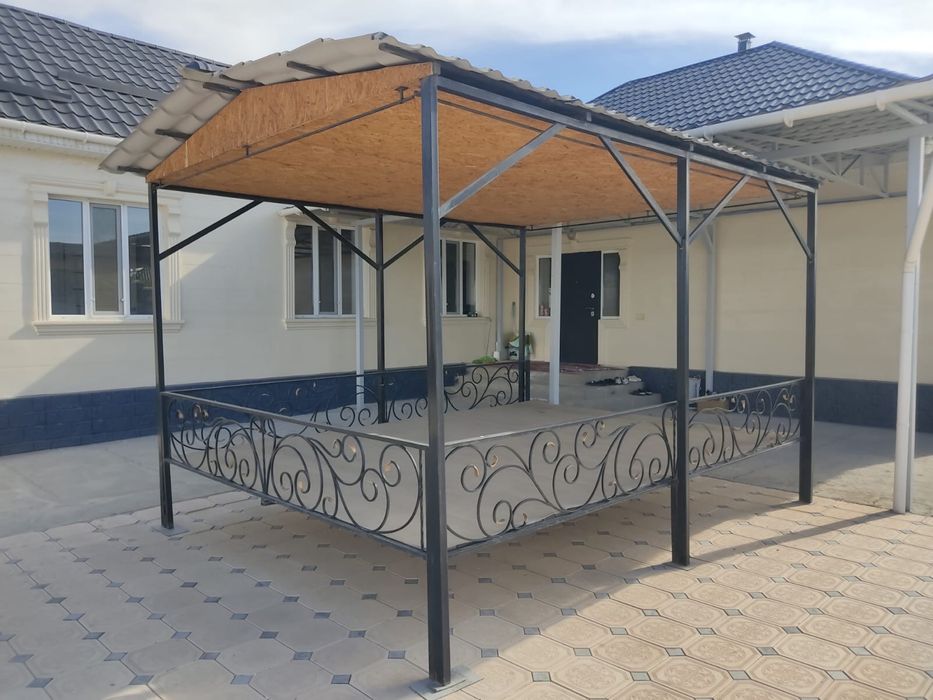 Тапчан с навесом