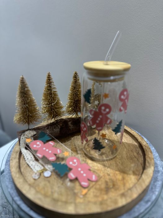 Коледни чаши с книгораздлеител