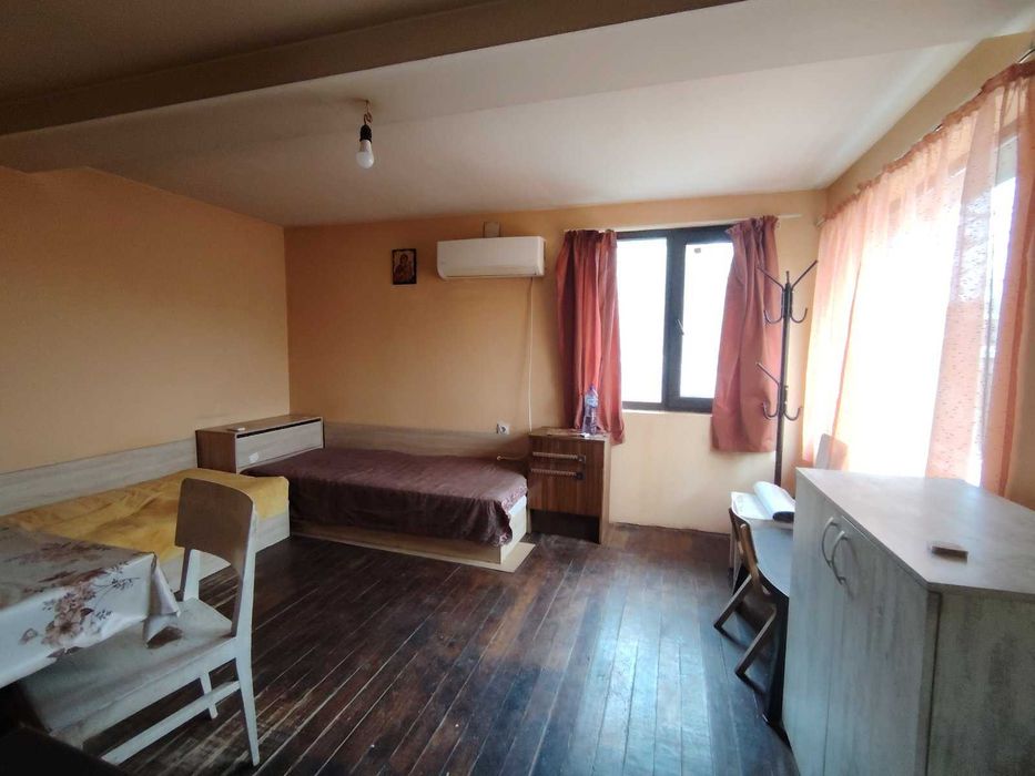 Къща в близост до Плевен, с. Гривица