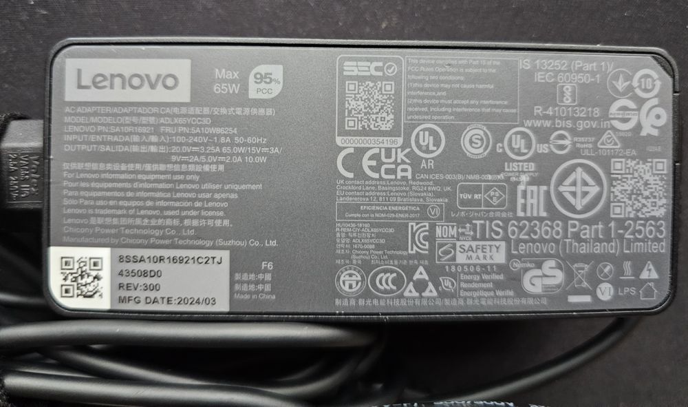 Продавам зарядно за лаптоп Lenovo 65W USB Type-C