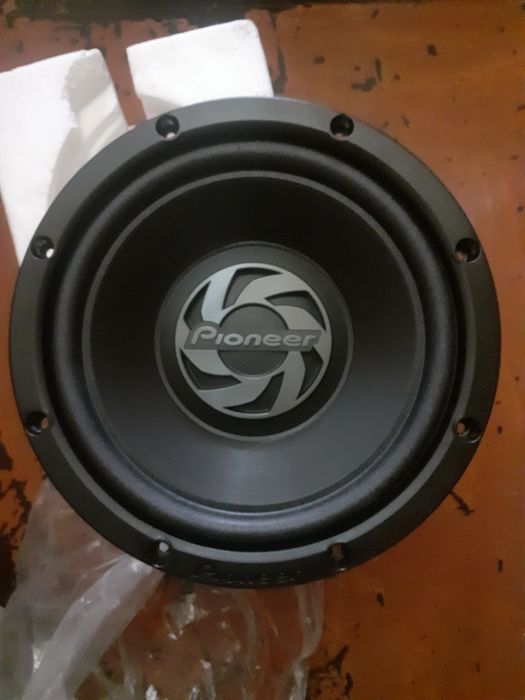 Продаёться новый буфер.выходная мощьность 800 ватт.Pioneer. 30 см.