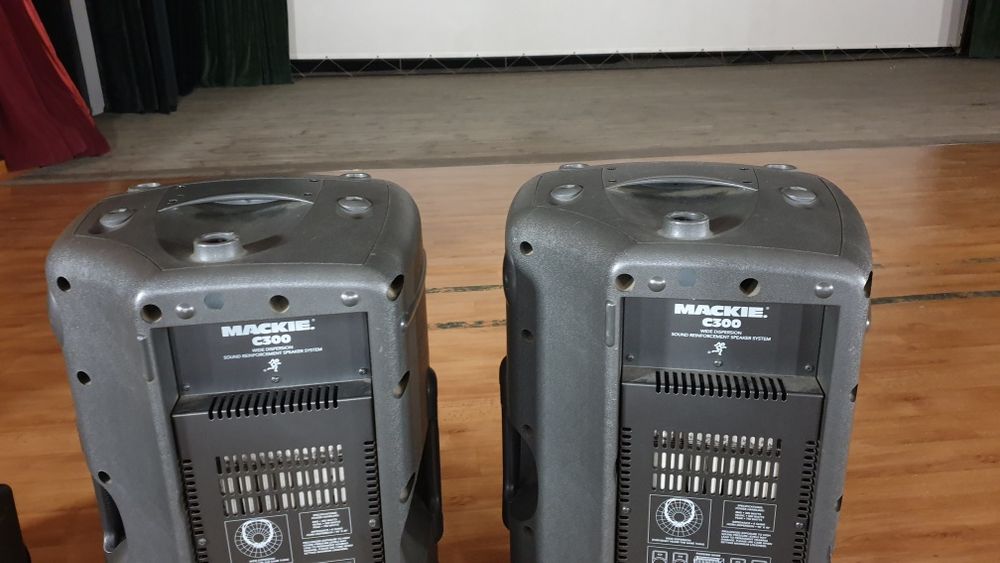 Пасивни тонколони MACKIE C300