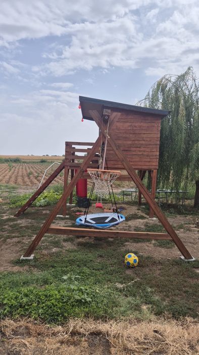Casuta pentru copii cu leagan si topogan
