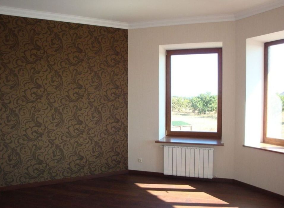 Поклейка обоев. Игорь