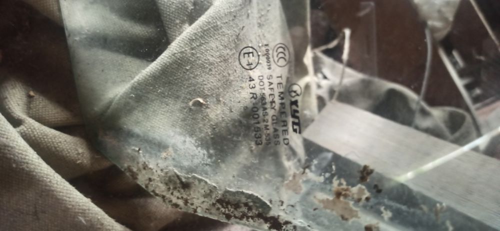 Боковое стекло Тойота ипсум