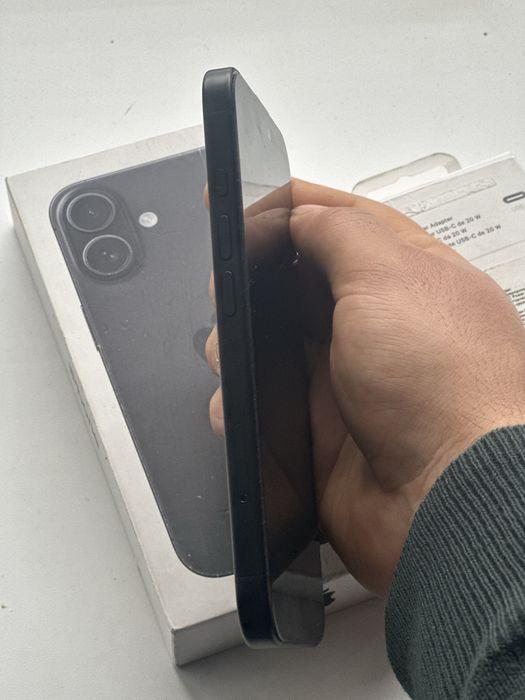 Iphone 16  black