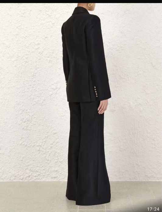 Классический костюм.