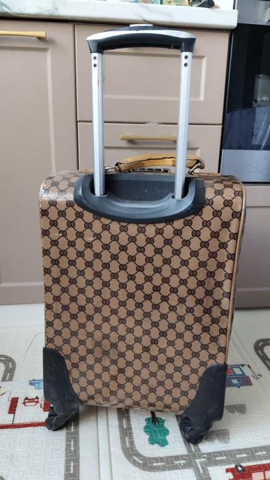 Чемоданы по 3000