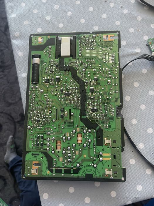 TV Samsung за части UE43RU7102K