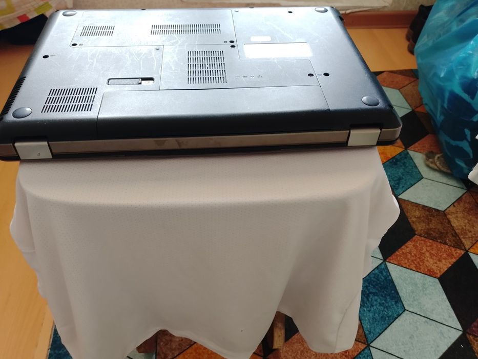 Корпус ноутбука в хорошем состоянии