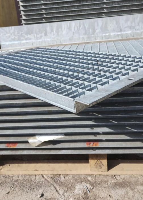 Trepte zincate galvanizate
