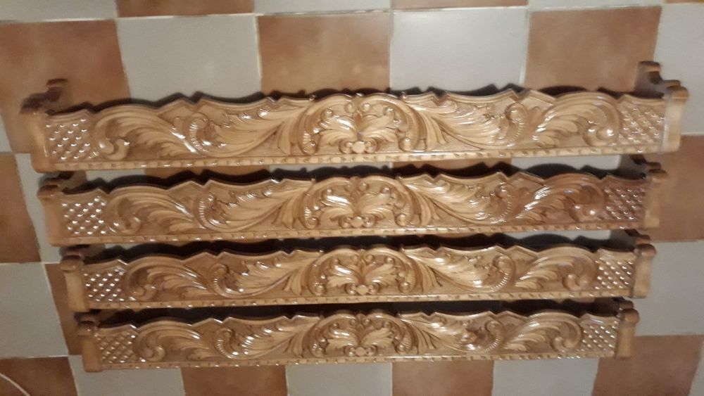 Galerii lemn natural.