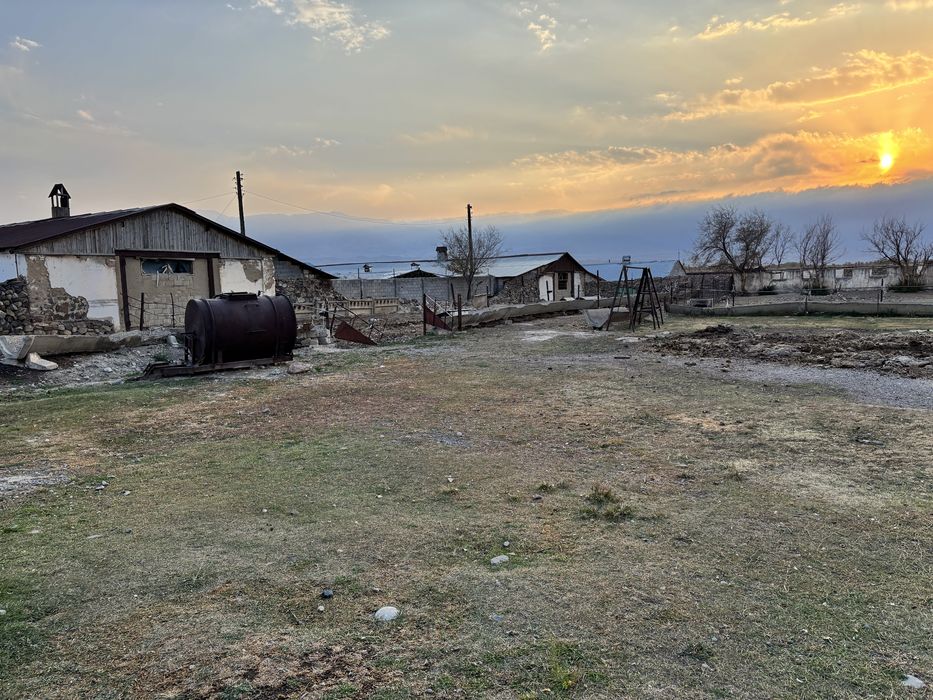 Баз, Фазенда ауыл ішінде