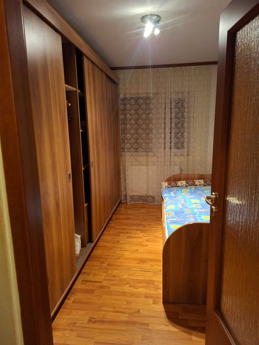Vand apartament 3 camere Vlaicu-Lebada