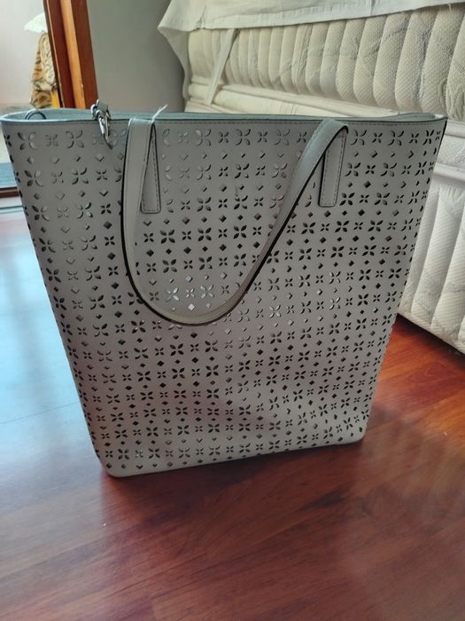 Дамска чанта MICHAEL KORS – кожиран перфориран модел, като нова