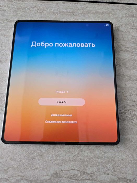 Продам телефон Самсунг Galaxy Z Fold 5
