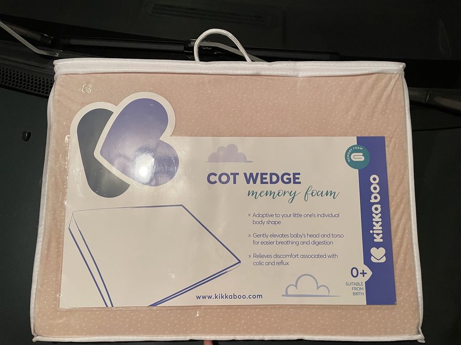 Бебешка възглавница с наклон и мемори пяна