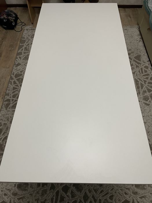 продам белый стол