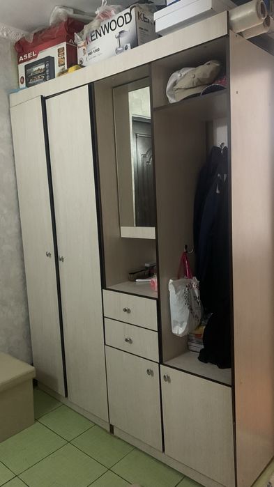 Продается прихожая мебель