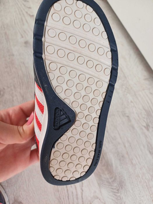 Маратонки Адидас, номер 26 и половина