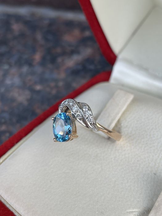 Inel din aur 14 kt cu diamante si topaz!