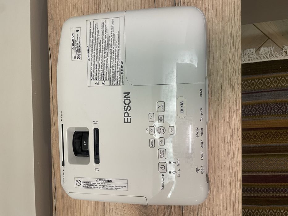 проектор Epson EB-X24 в отличном состоянии.