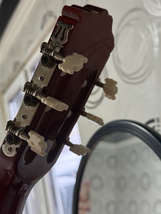 Продаю гитару Акустическую