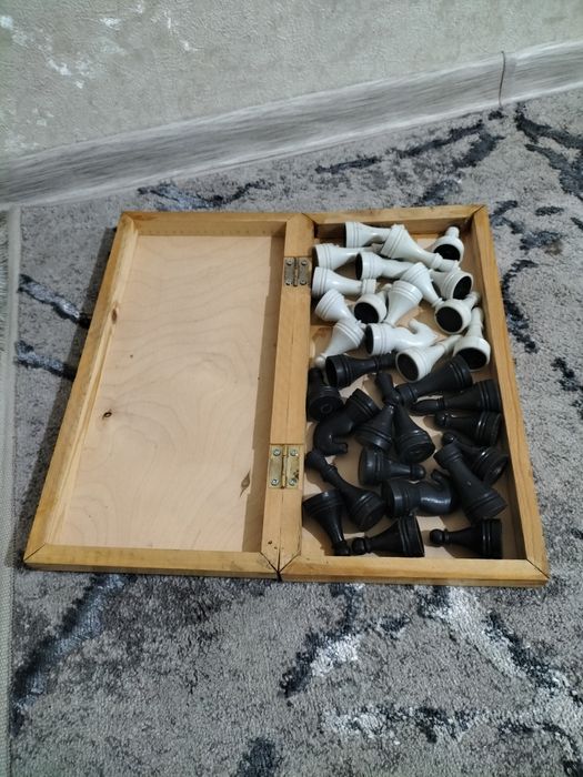 Шахмат сотилади.