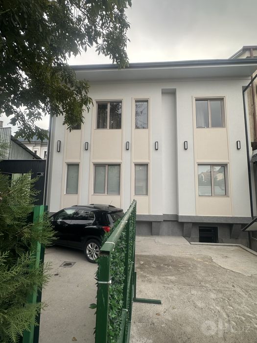 БИЙ, Никитина, Саехат улица. Новый дом 3 уровня, 3 сотки с арендаторам