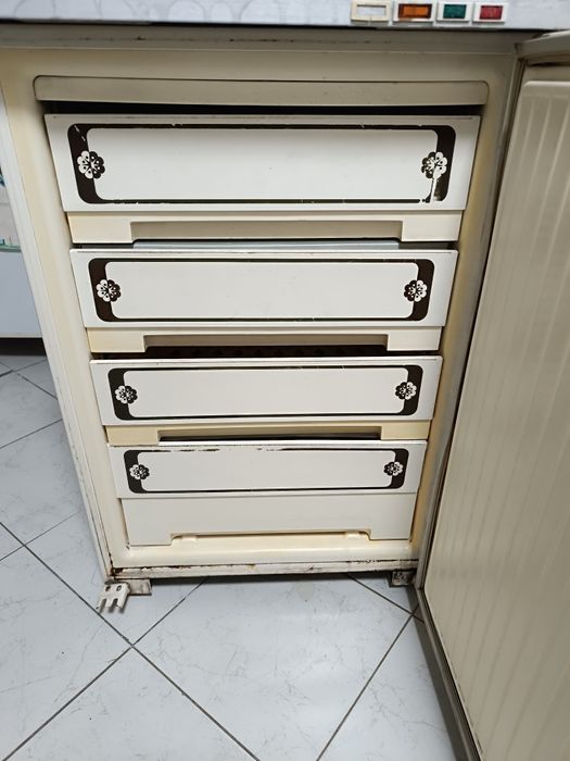 Продам морозильную камеру
