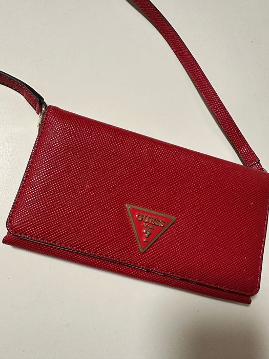 Червено Guess портмоне