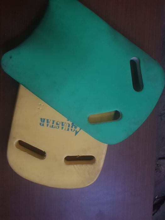 Жилет,доски для плавания