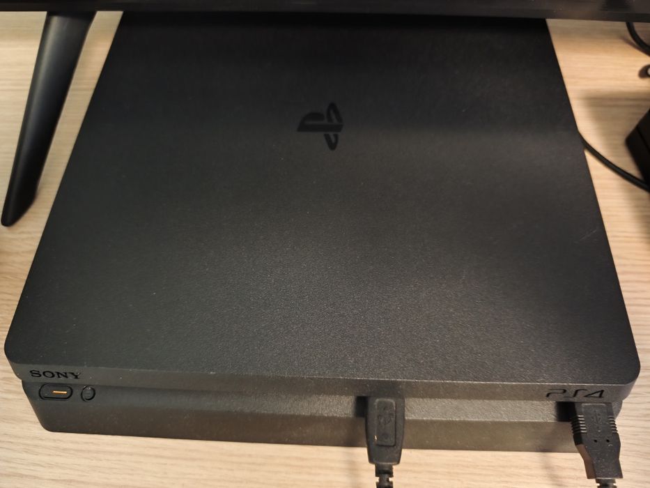 PlayStation 4 (1TB) комплект с VR оборудване