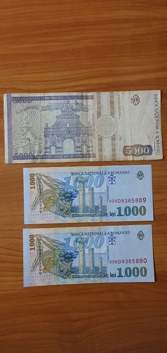 Vând bani vechi 1000/5000 lei.Total 1300 lei