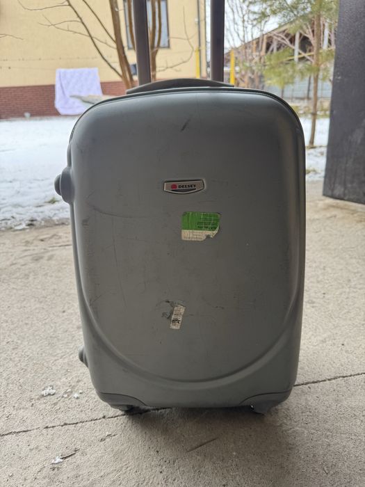 Чемодан  болшой и средний