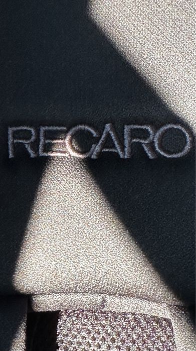 Стол за кола RECARO