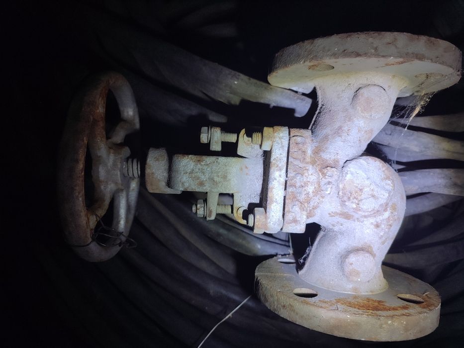 Продам Задвижки краны