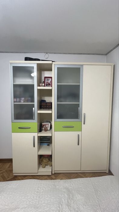 Mobilier complet cameră tineret/dormitor cu saltea inclusă – stare bună