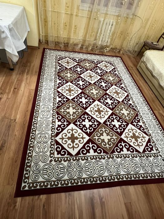 Палас в отличном состоянии.